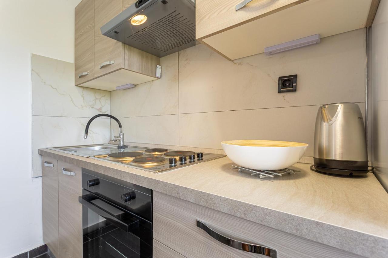 Smiljana Apartments Климно Екстериор снимка
