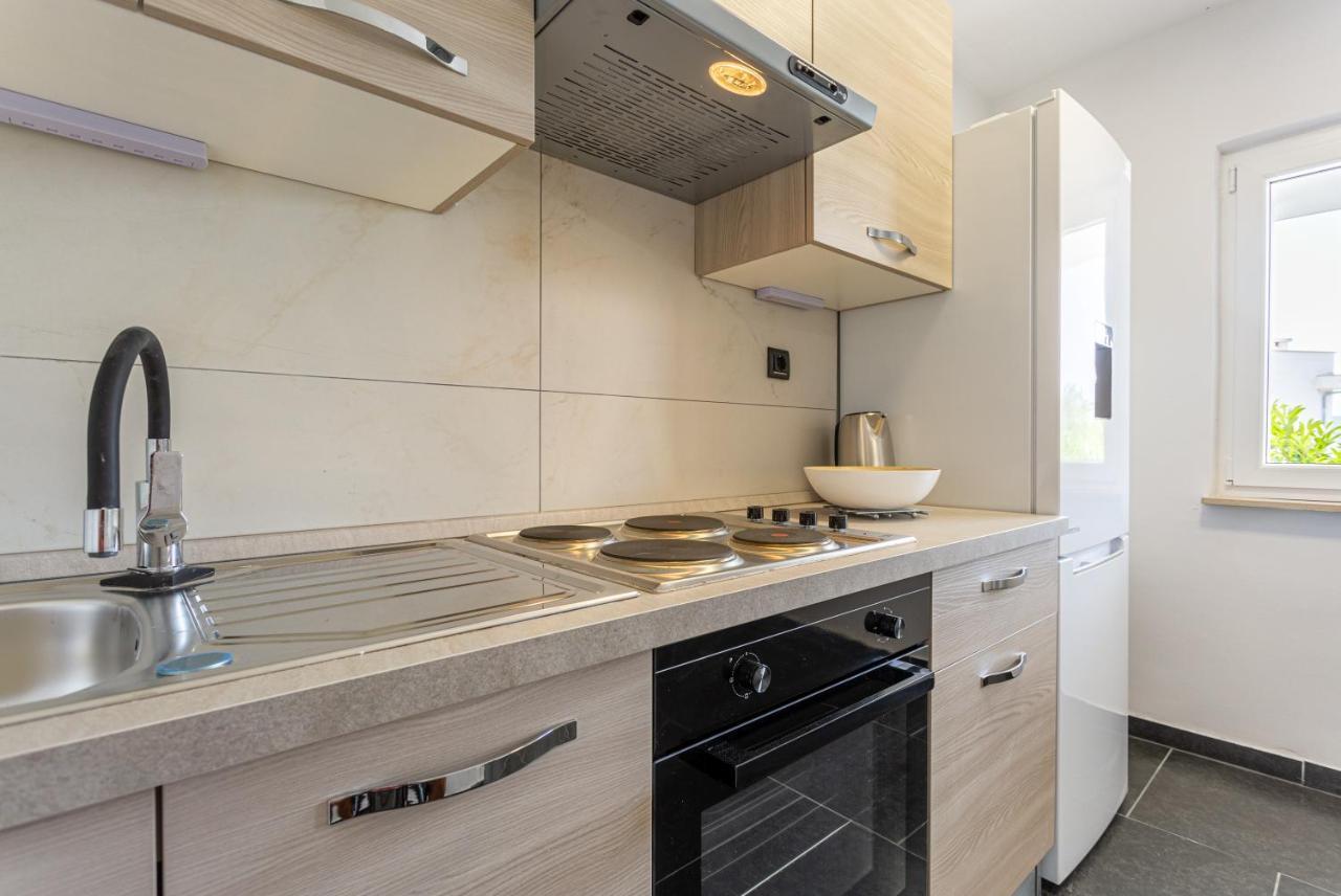 Smiljana Apartments Климно Екстериор снимка