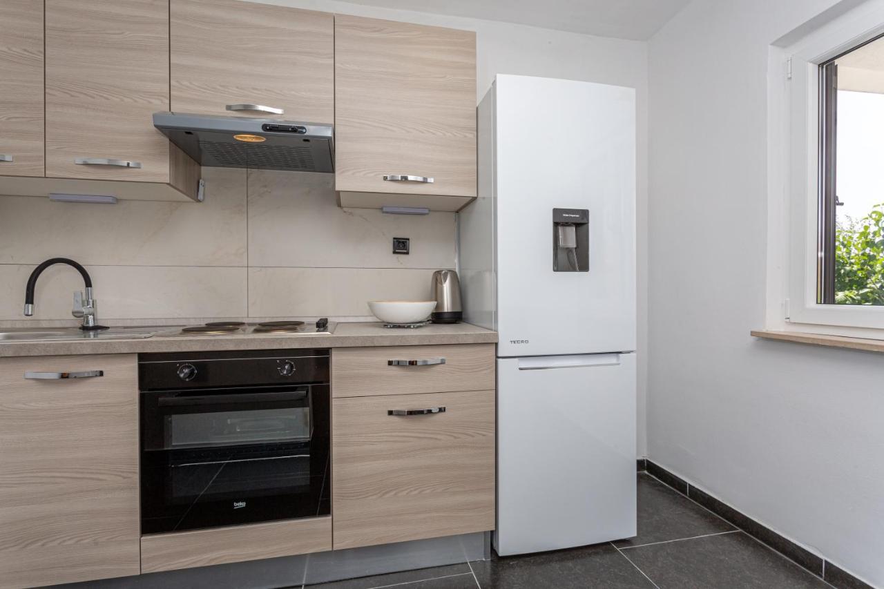 Smiljana Apartments Климно Екстериор снимка