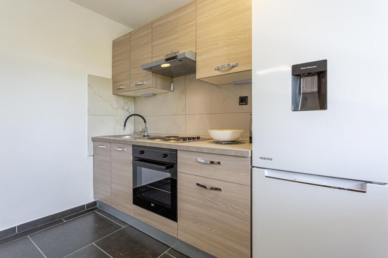 Smiljana Apartments Климно Екстериор снимка
