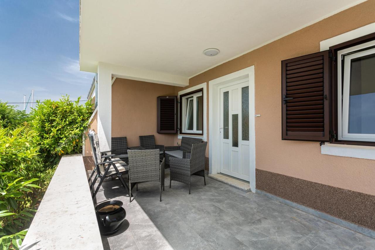 Smiljana Apartments Климно Екстериор снимка