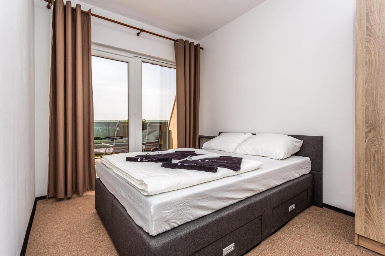 Smiljana Apartments Климно Екстериор снимка